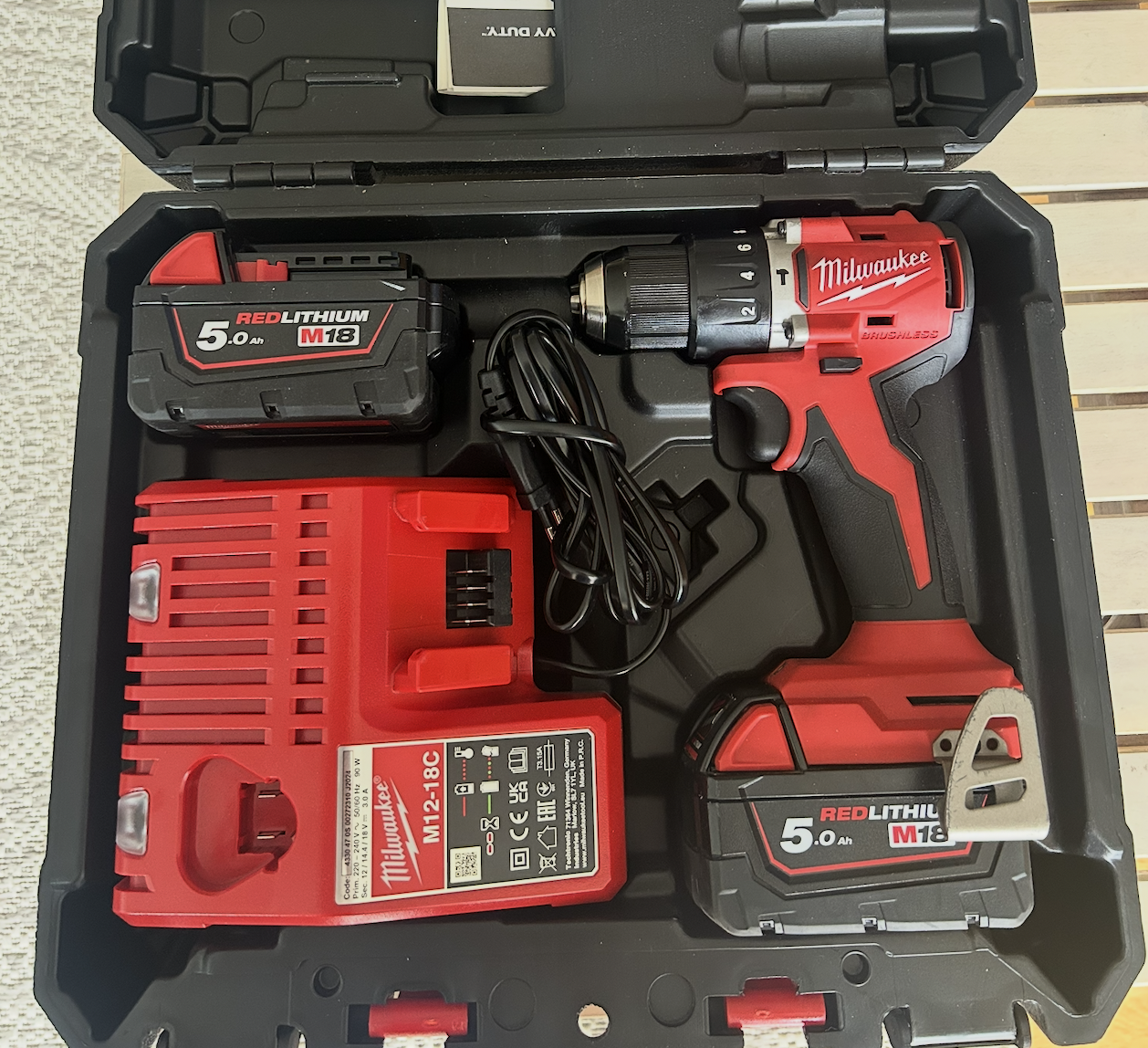 Milwaukee m18 boremaskine & professionelt würth bitsæt + møbelsamler sæt: 