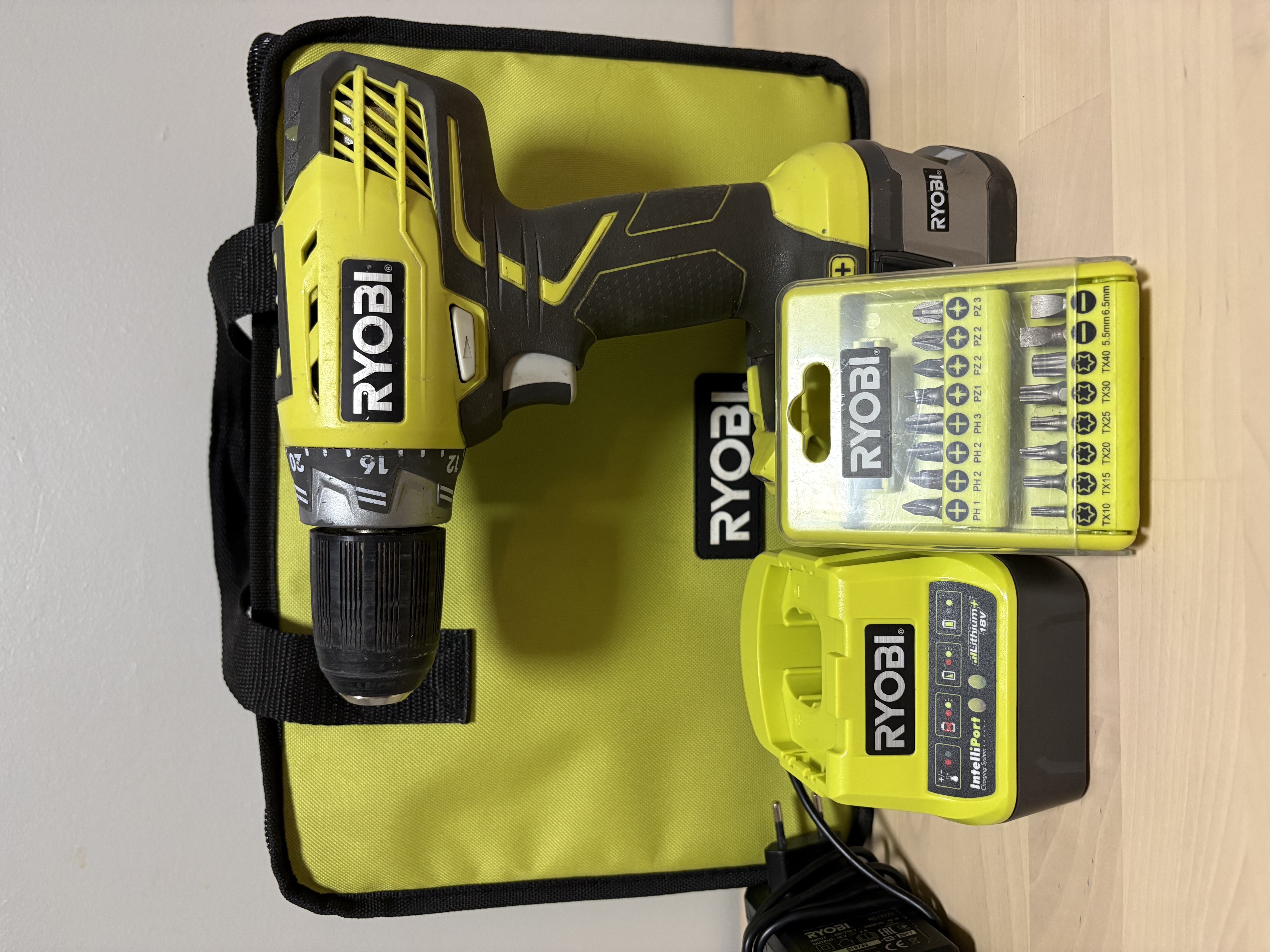 Kraftfull skruvdragare ryobi 18v – komplett paket med 4.0 ah batteri