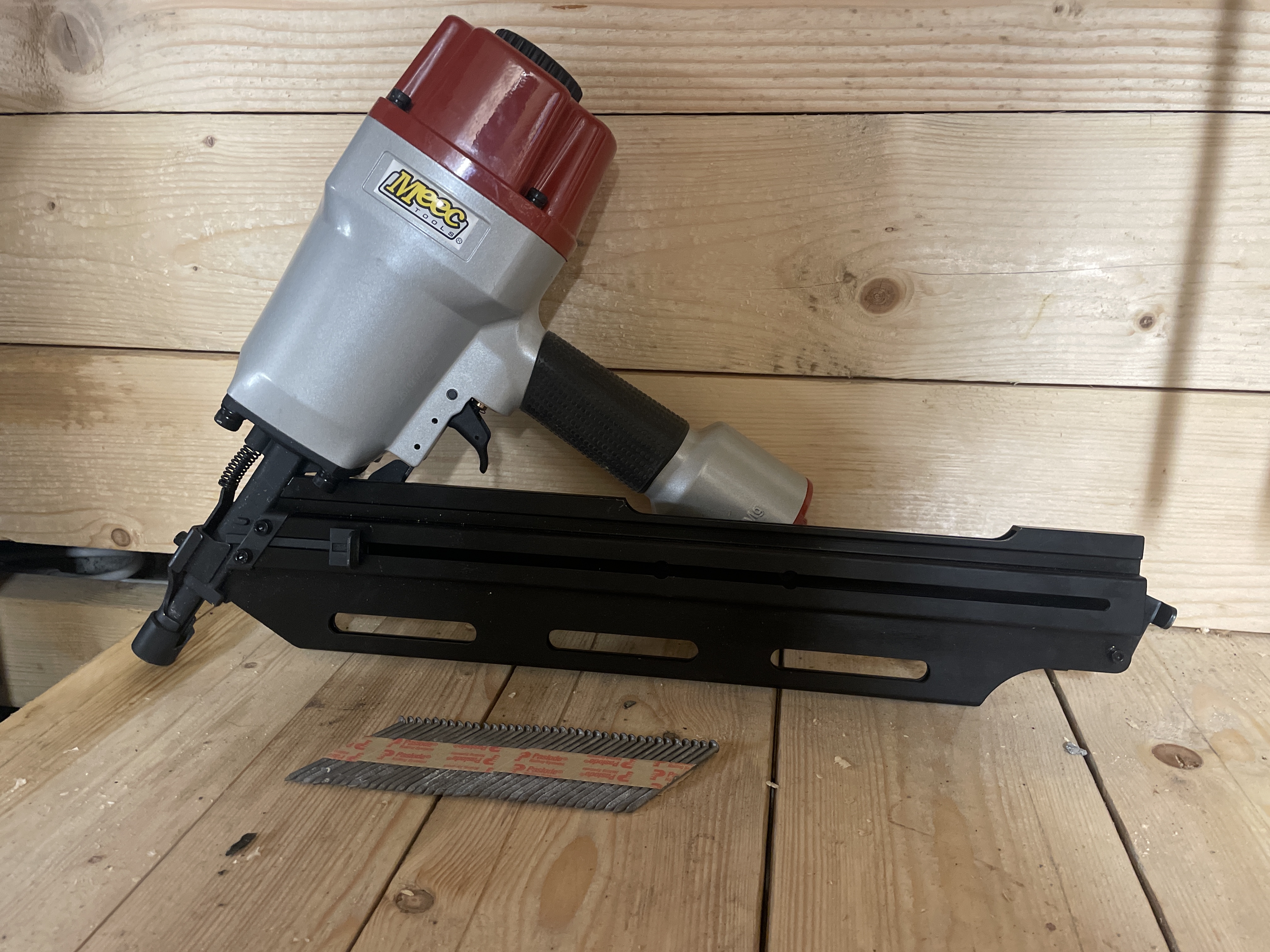 Spikpistol för 55-90 mm spik.