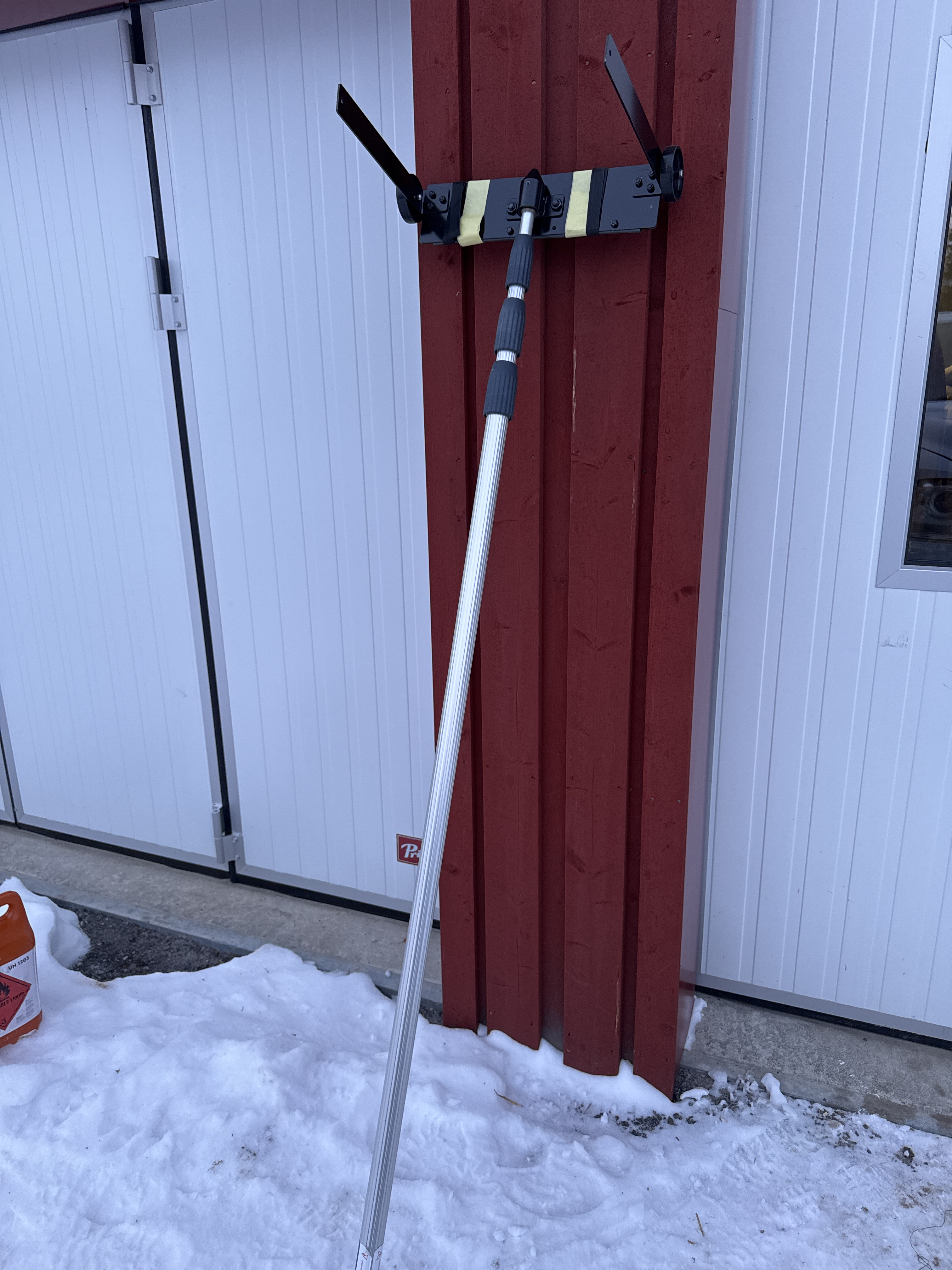 Snöhyvel för att skotta tak