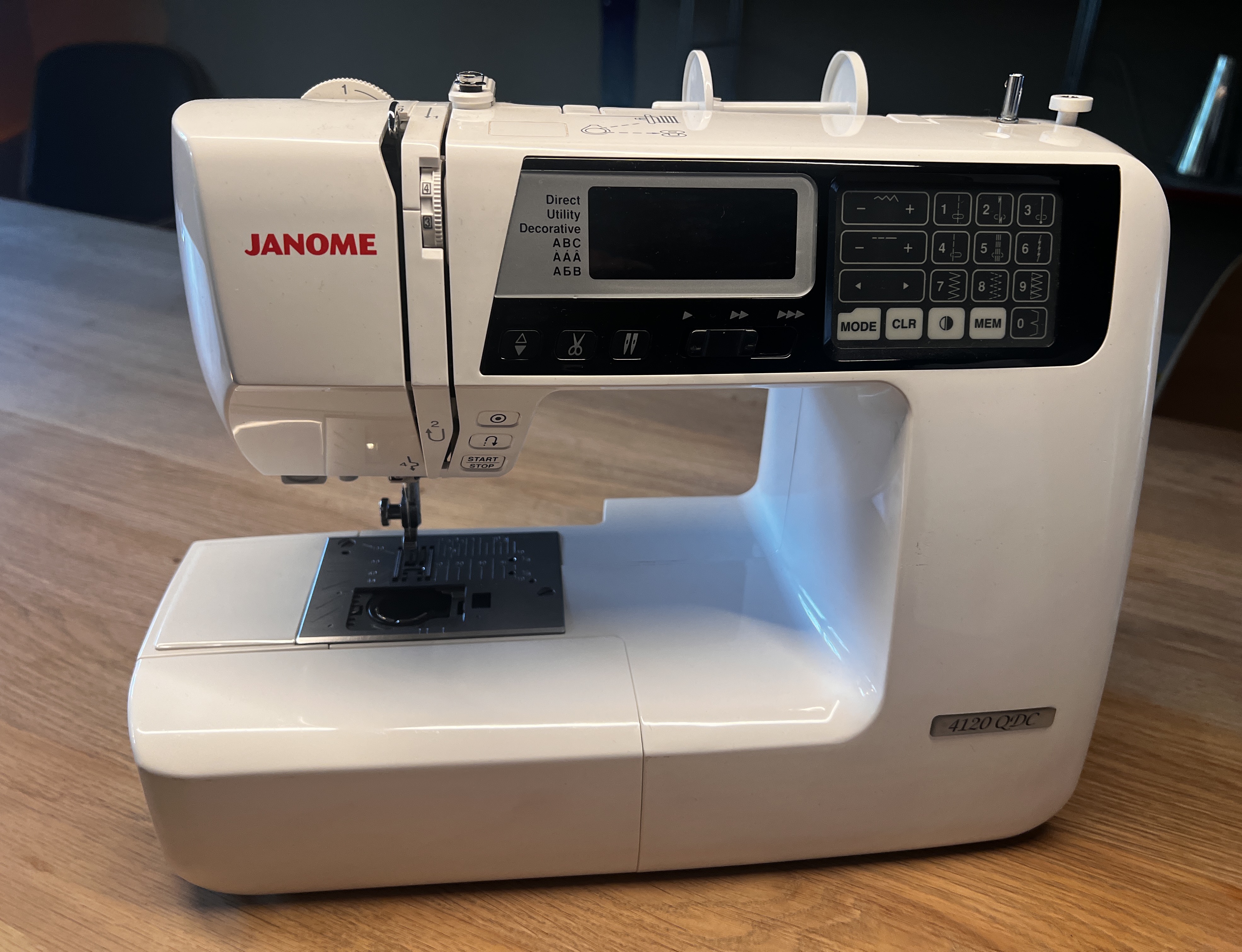 Janome 4120qdc kvalitetsmaskin | perfekt til reparasjon, opplegging, omsøm og kreative prosjekter