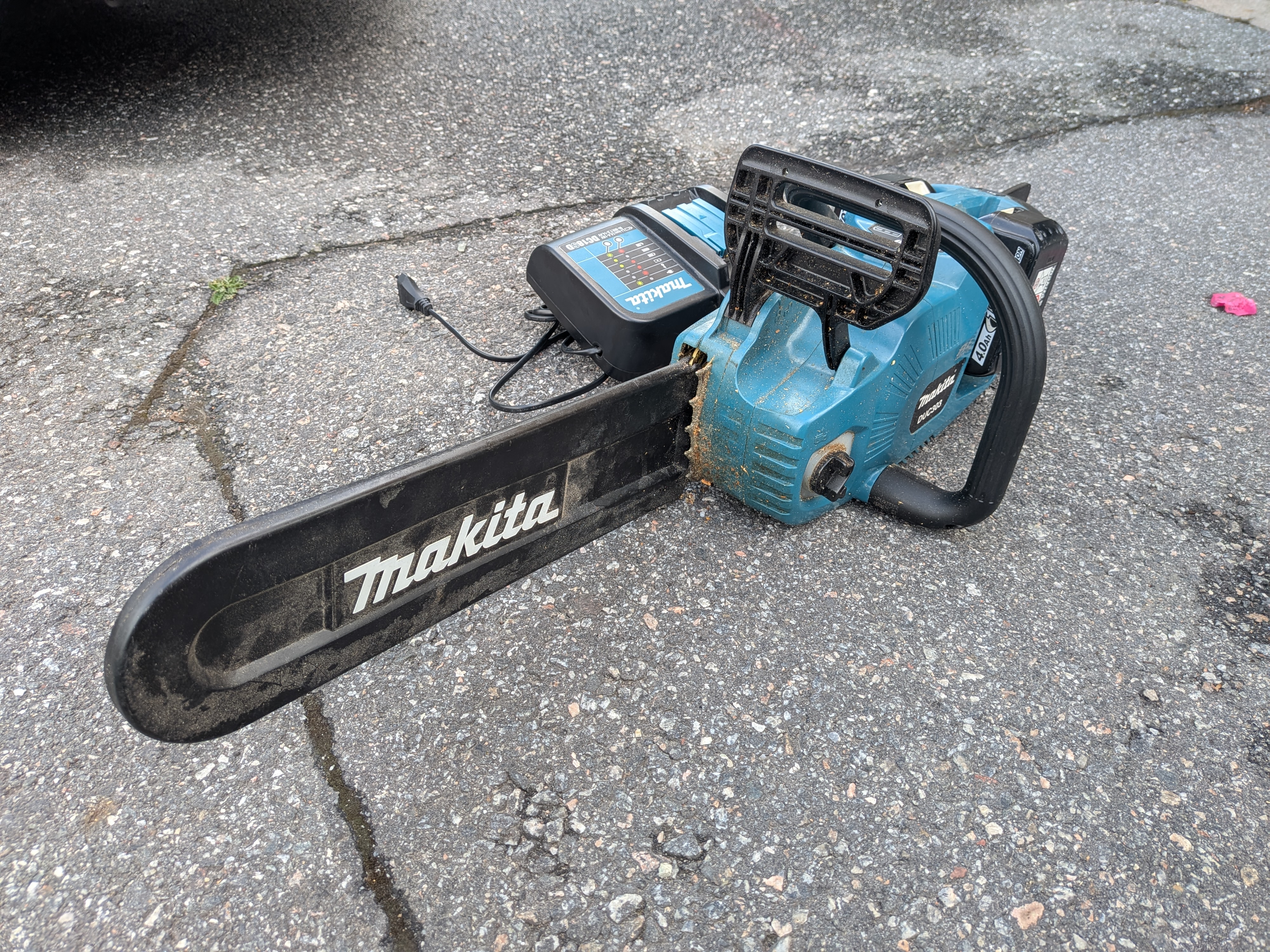 Kraftfull makita batteridriven motorsåg 36v (2x18v)