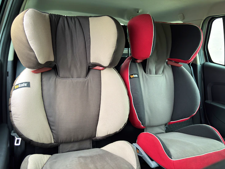 Bilbarnstol besafe izi up fix – röd och grå 2 st