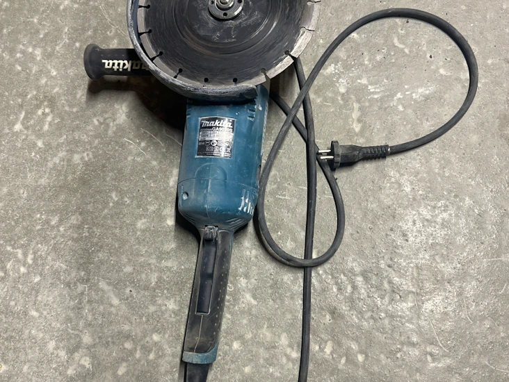 Stor makita vinkelsliper 9tomms