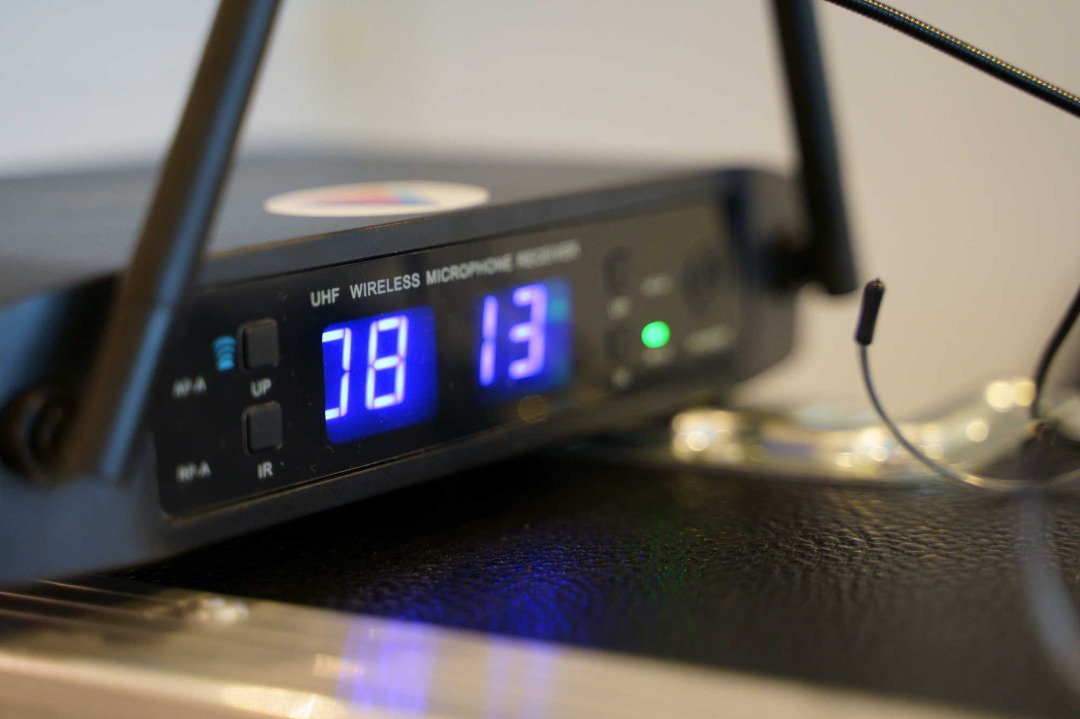 2-kanals trådløst mikrofonsystem. bøyle/lapel