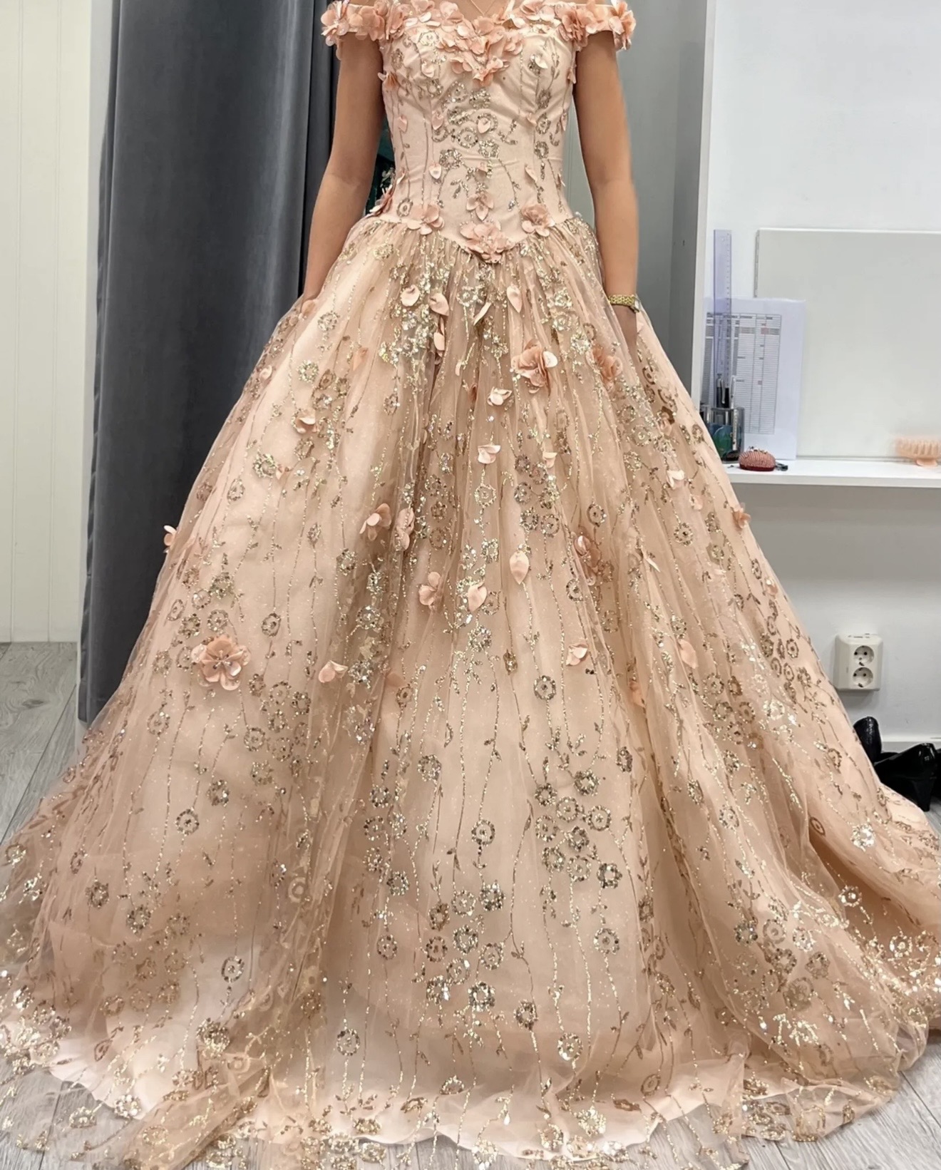 Ballkjole til leie (ikke til salgs)