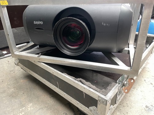 Sanyo xf47 15,000 lumens , commercial projector