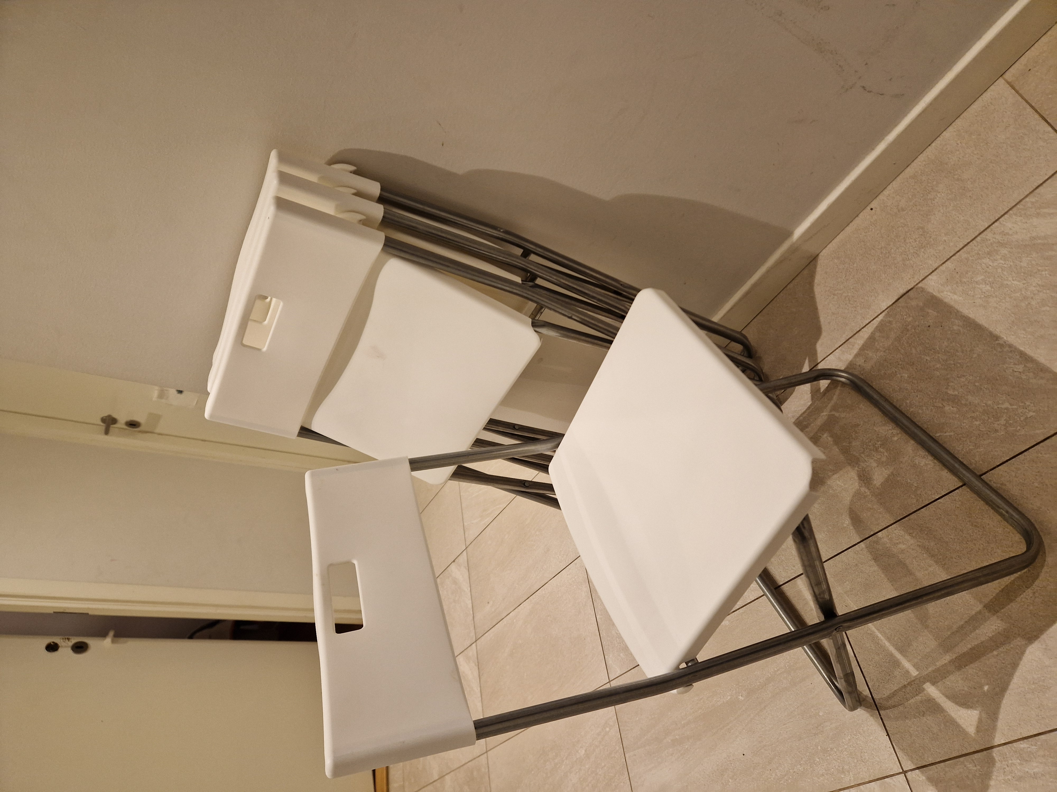 4st vita klappstolar för olika tillställningar