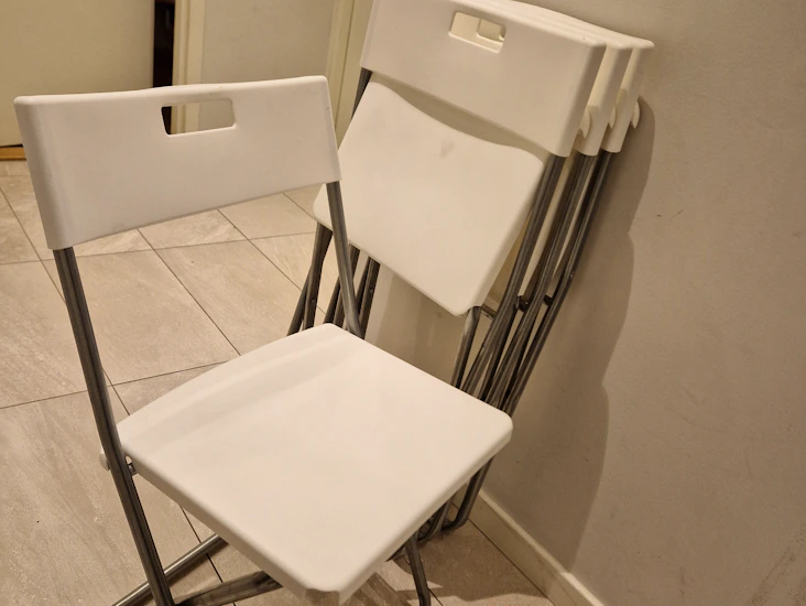 4st vita klappstolar för olika tillställningar
