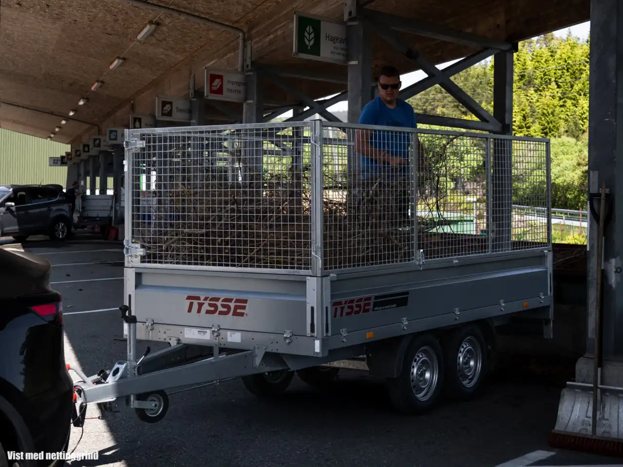 Tysse tilhenger med grind og presenning