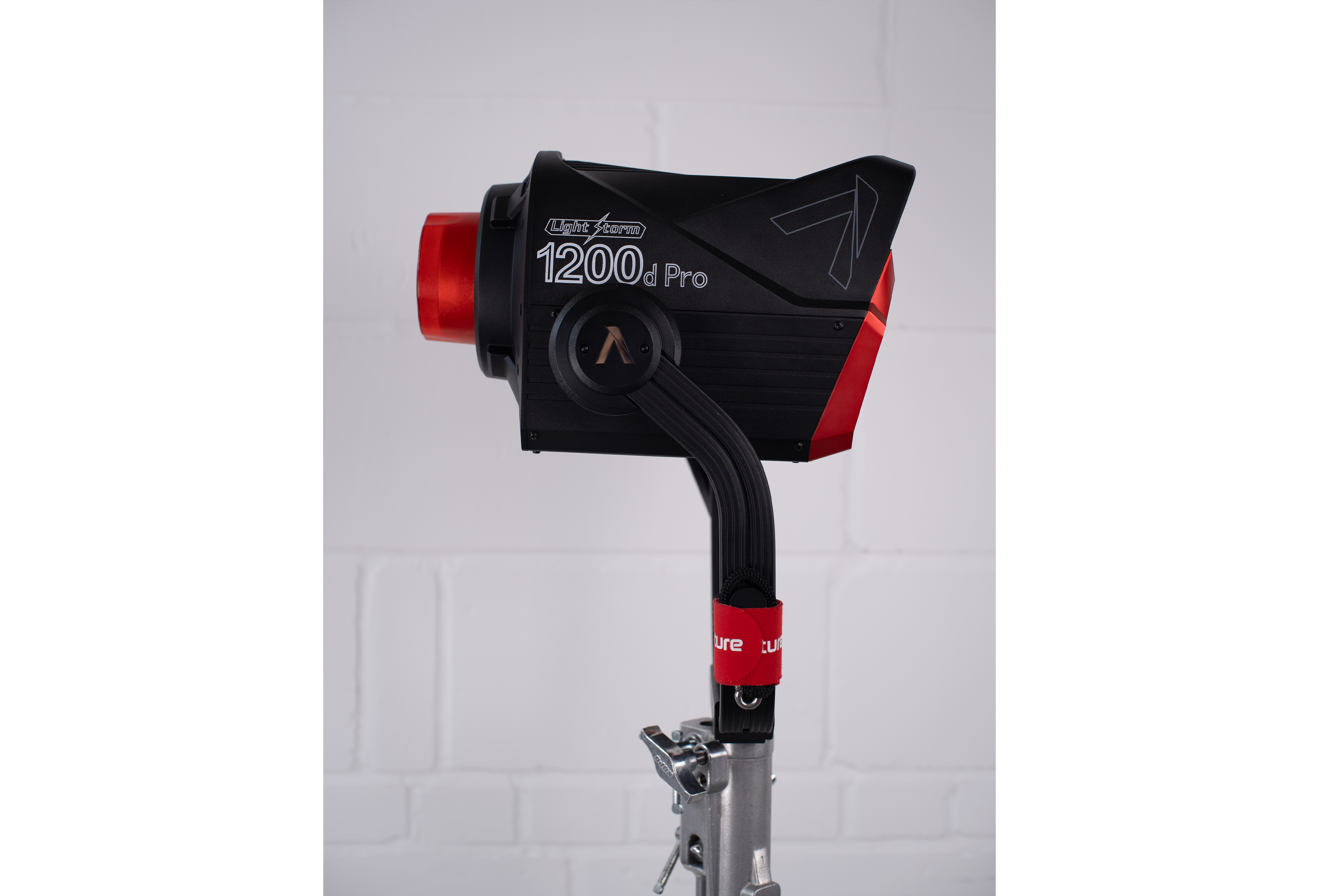 Aputure light storm 1200d pro daylight led light