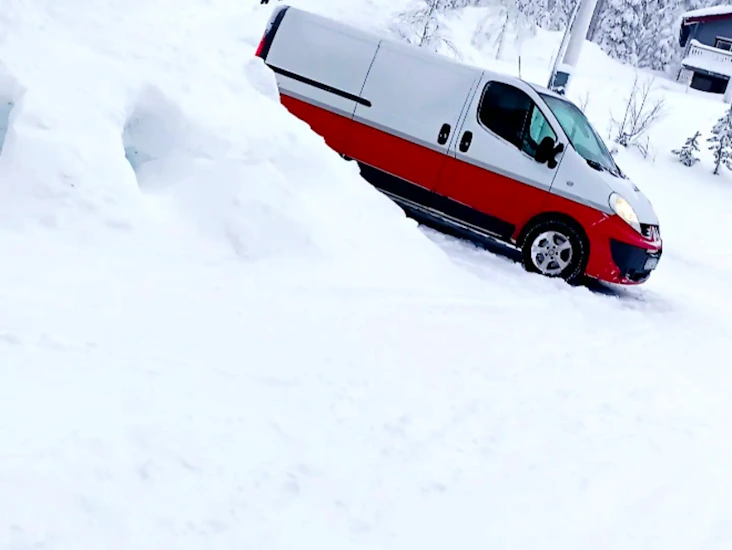 Trafic diesel,1081kg lastvikt,drag,manuell