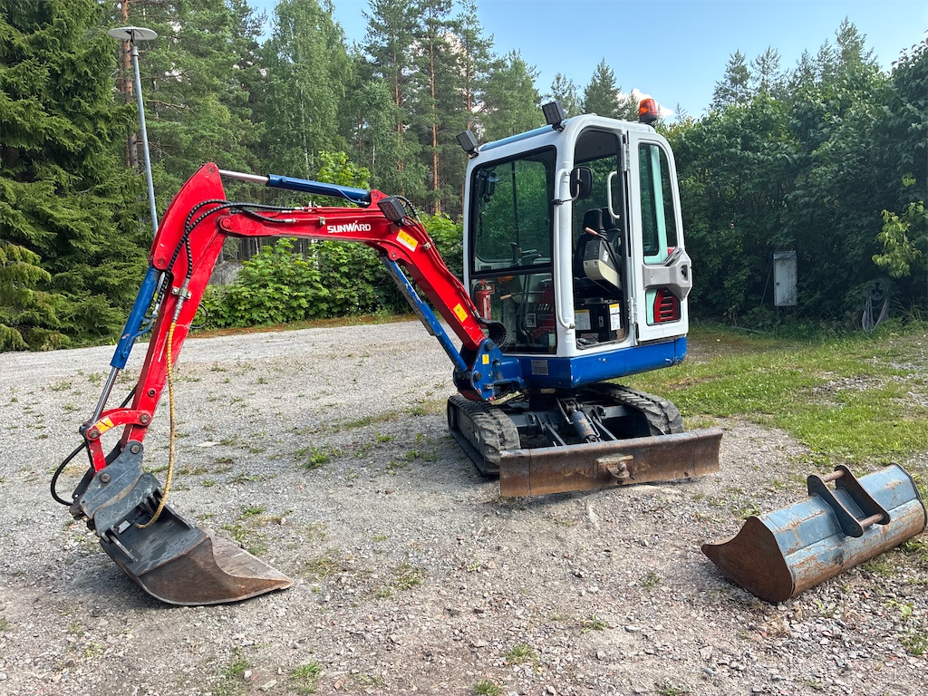 Sunward minigrävare + maskinsläp avhämtning. 