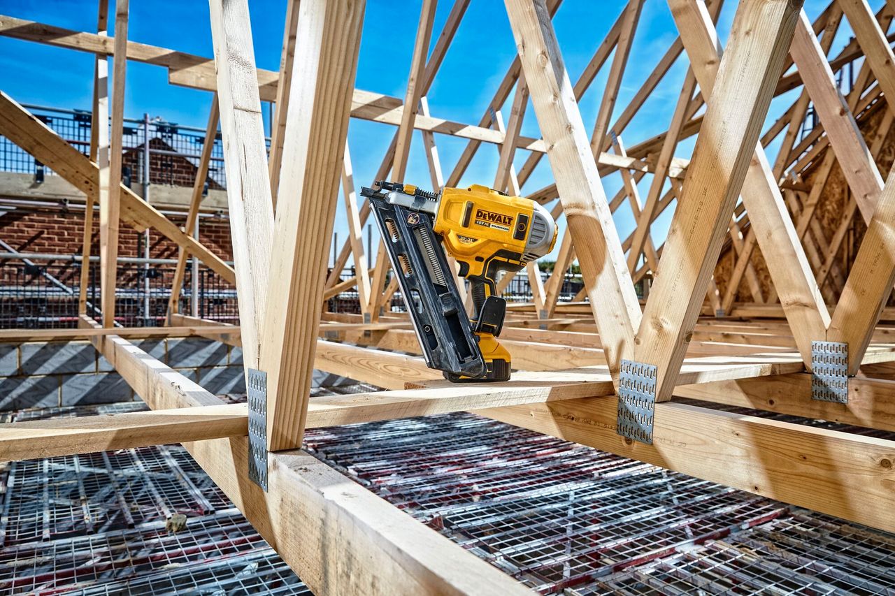 Dewalt spikerpistol dcn930 til leie (spiker 90 mm)