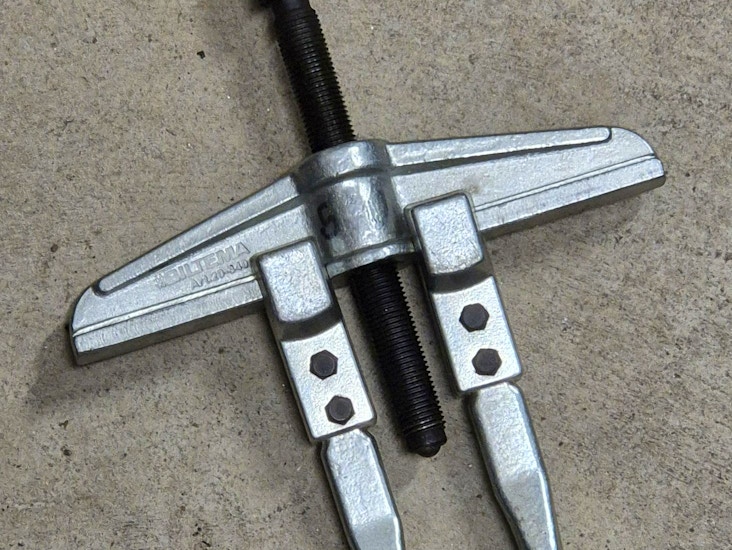 Ulosvedin, 120 x 100 mm