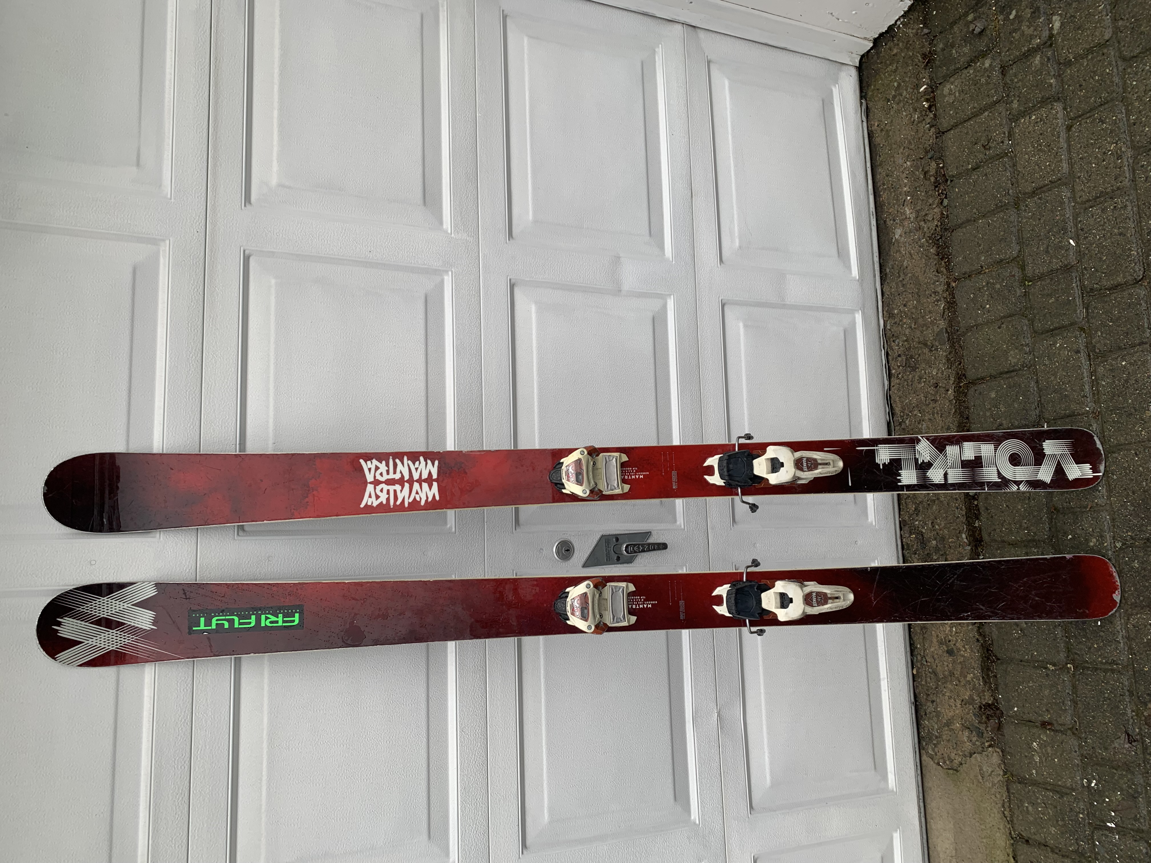 Volkl mantra freeride/bakkeski