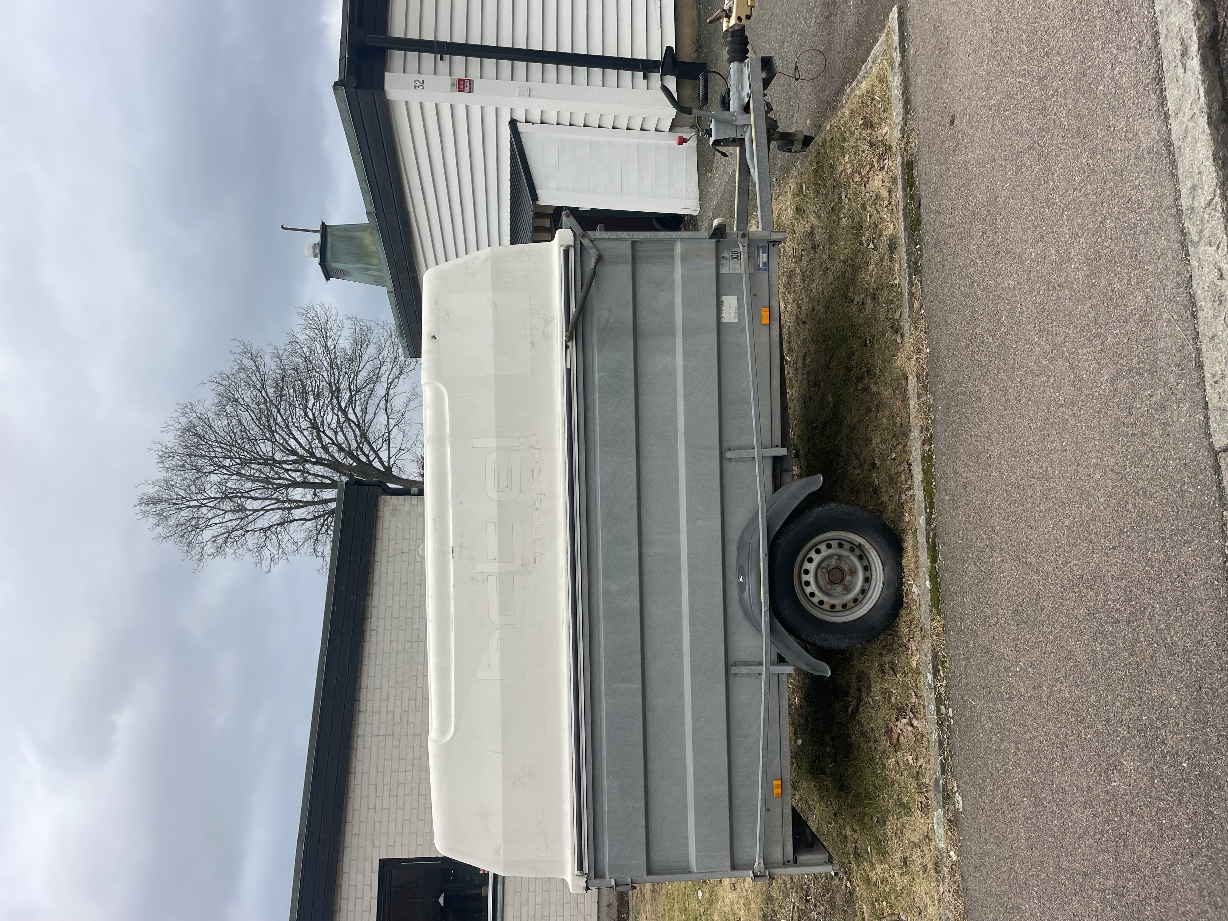 Släp med kåpa, thule lv1000