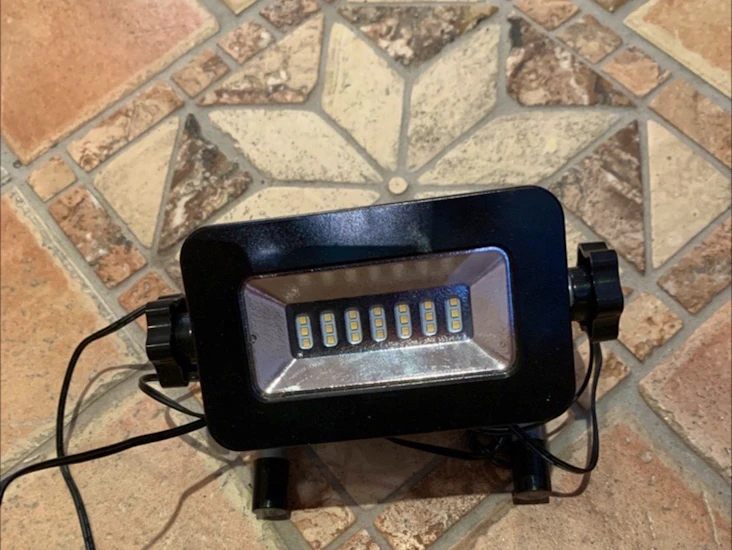 Liten snickar-strålkastare