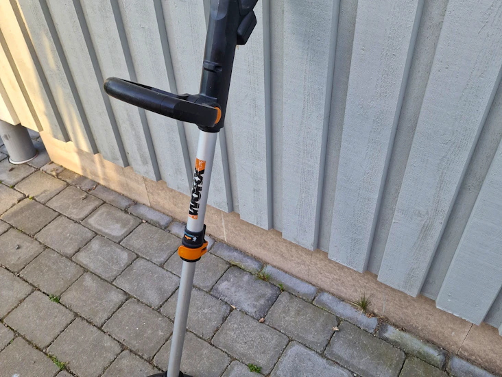 Batteridriven grästrimmer