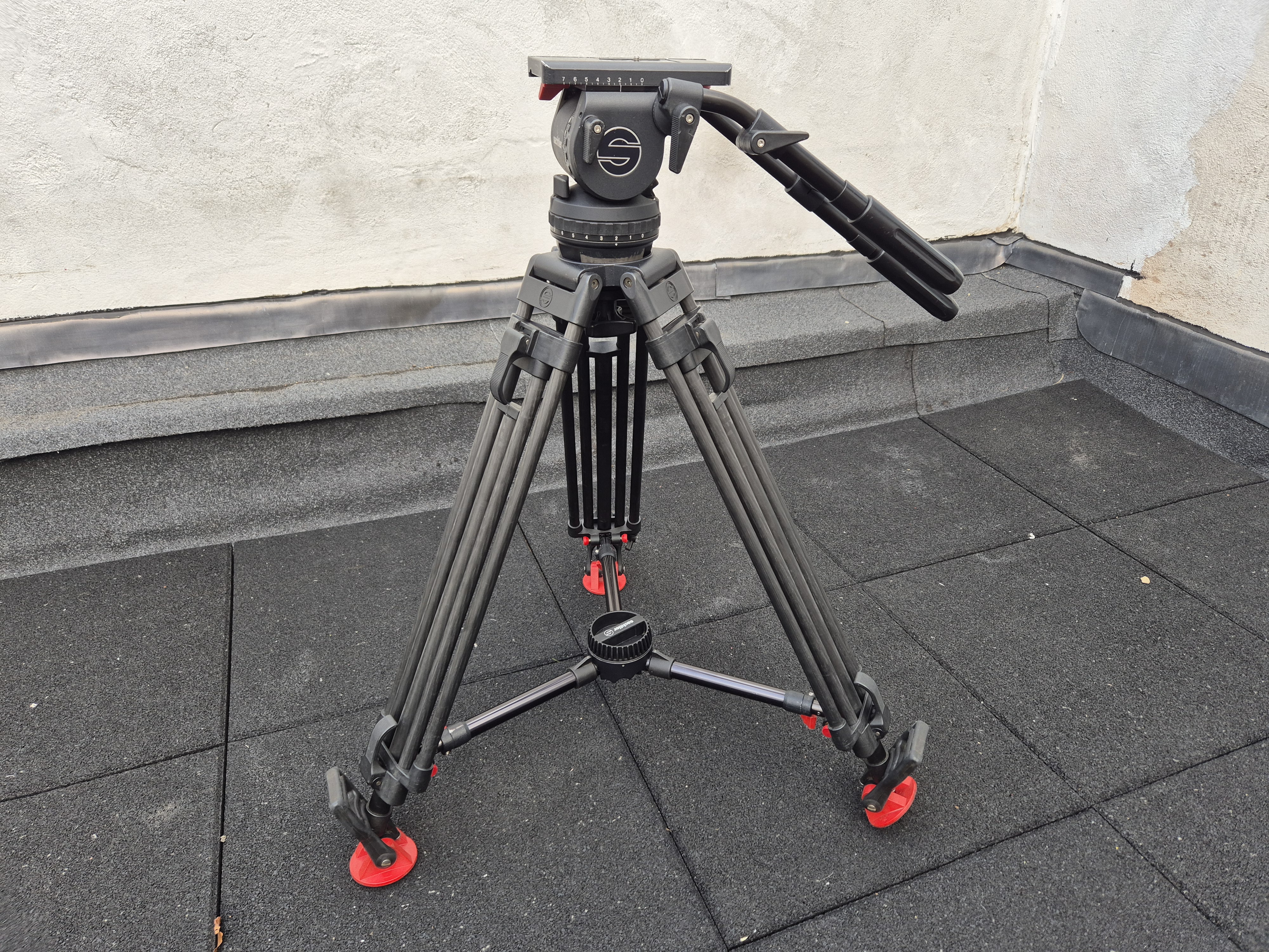 Sachtler 18p tripod fluid head with two pan bars