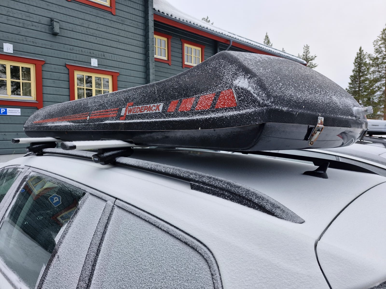 Takbox med takräcke 