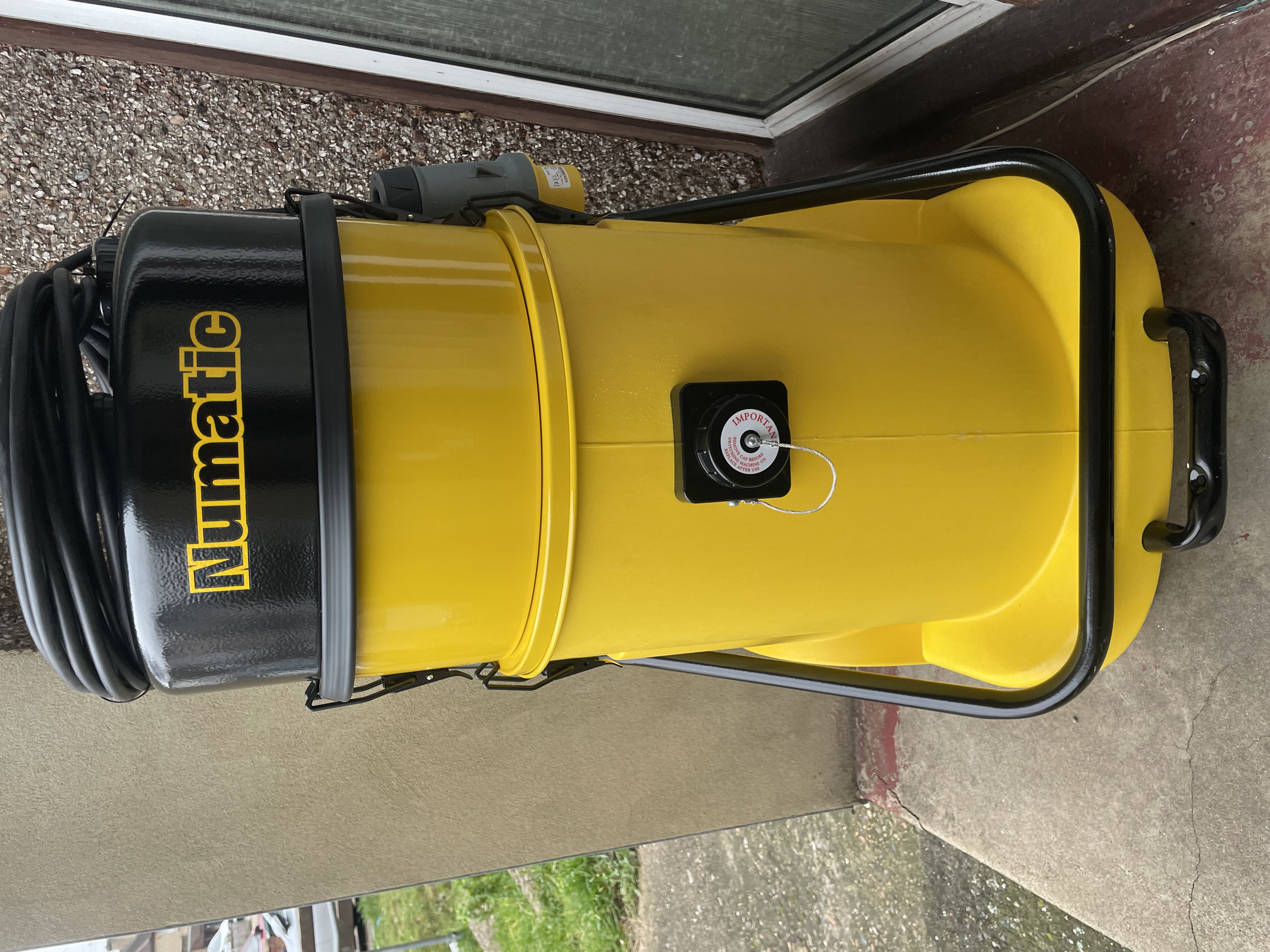 H-class dust extractor – silica & concrete safe (numatic hzd900)