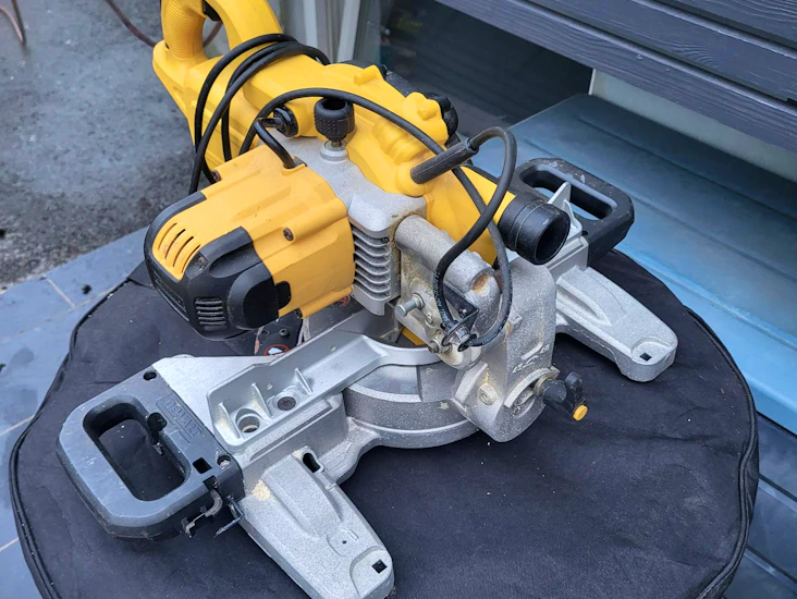 Dewalt dws773 1300w kapp- og gjærsag