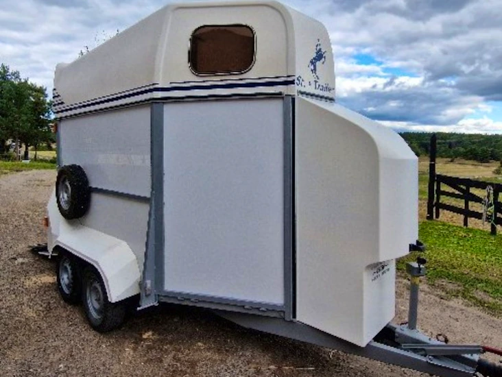 Hästtransport med låg totalvikt