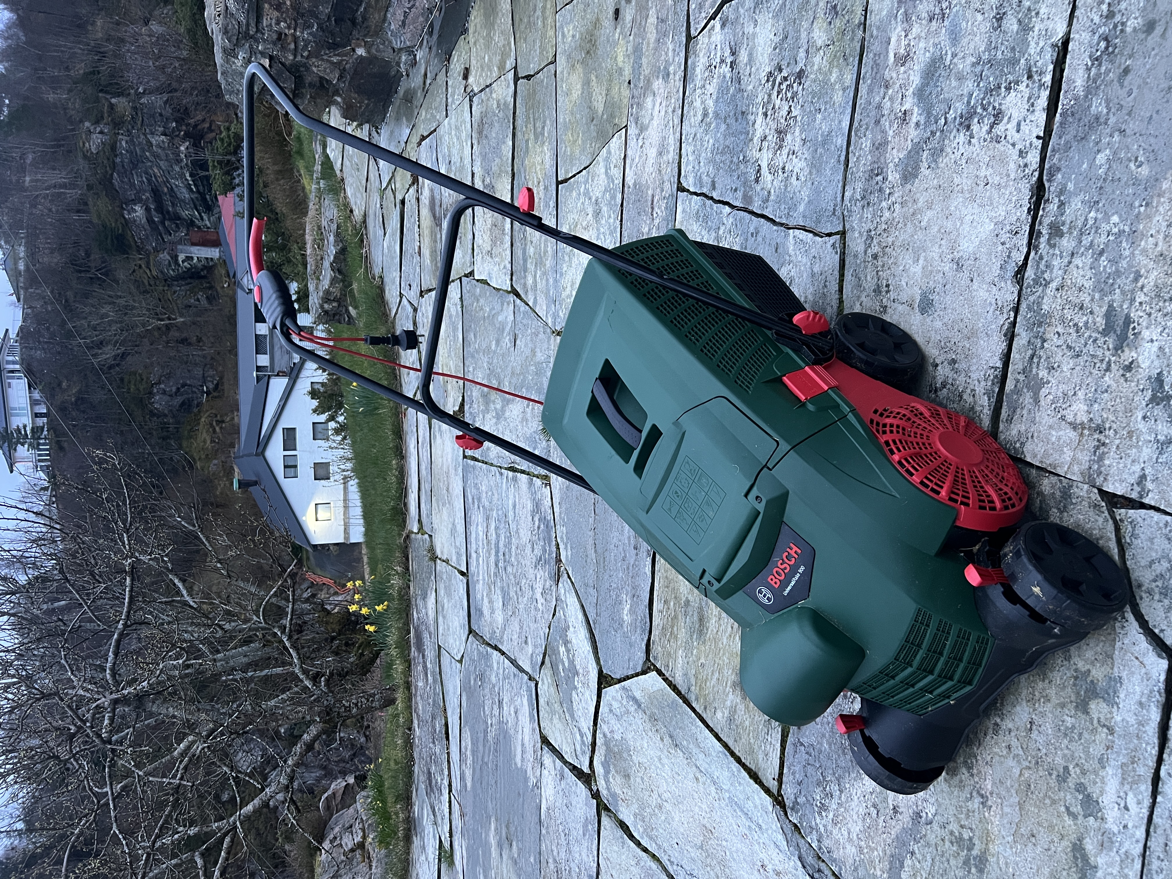 Mosefjerner med oppsamler-bosch universalrake 900