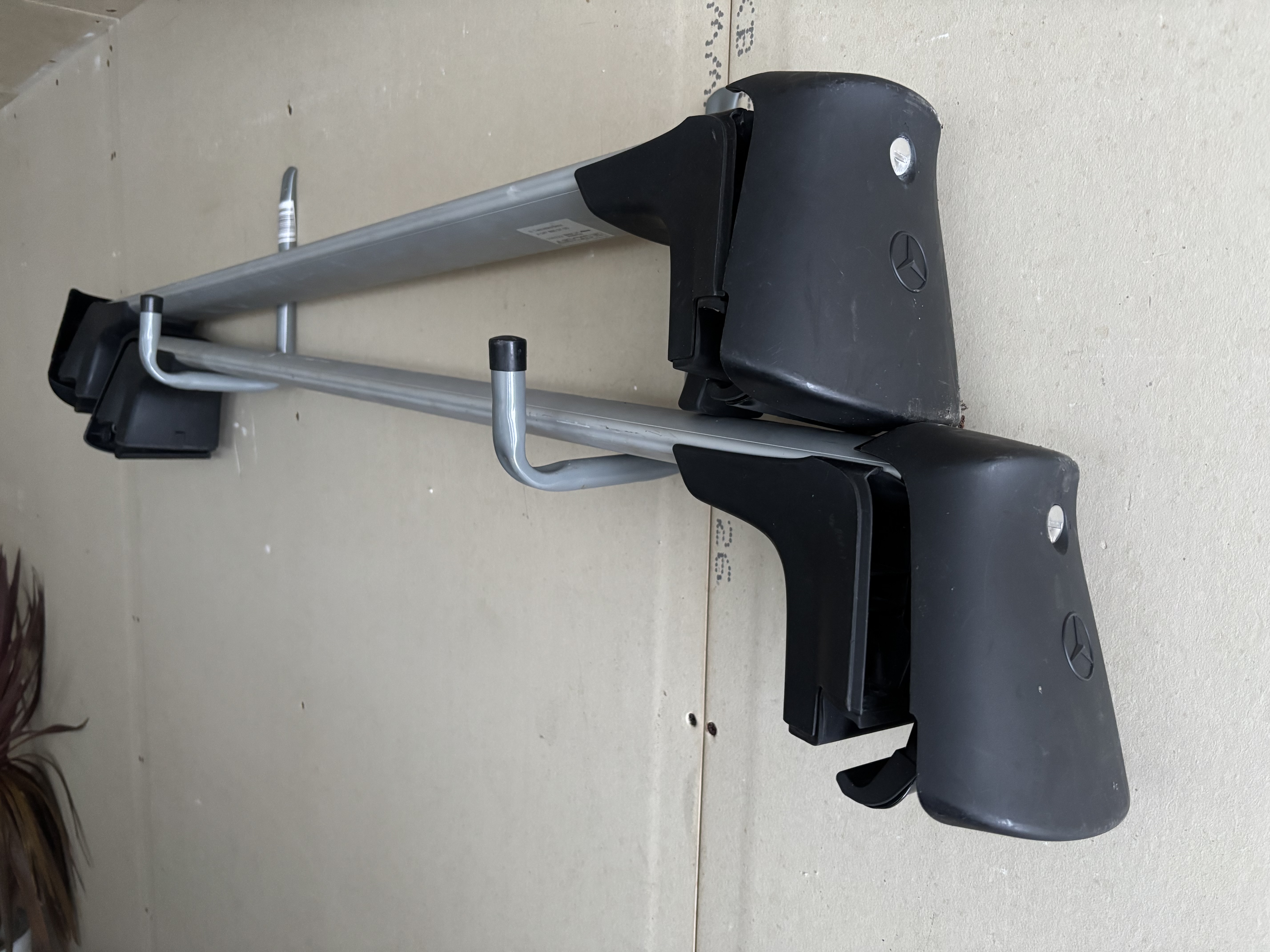 Takräcke till mercedes eqb (kan även passa andra modeller )