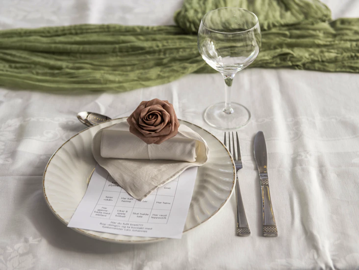 Kvite tøyserviettar damaskvev