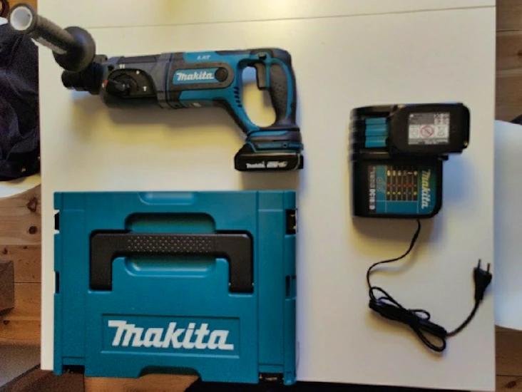 Sladdfri borrhammare inklusive 17 borr