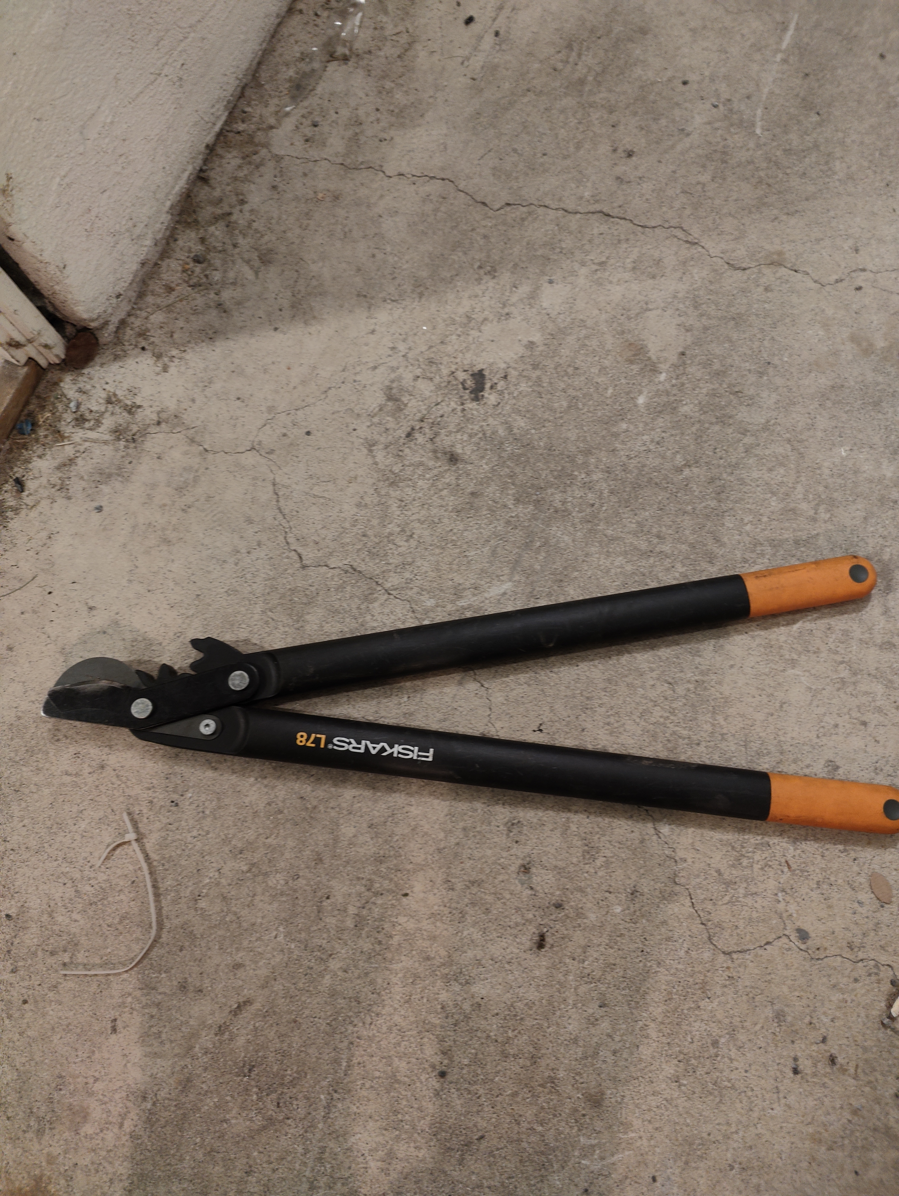 Fiskars l78 grensax 70cm