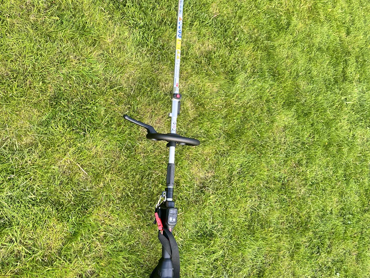 Batteridriven grästrimmer från makita