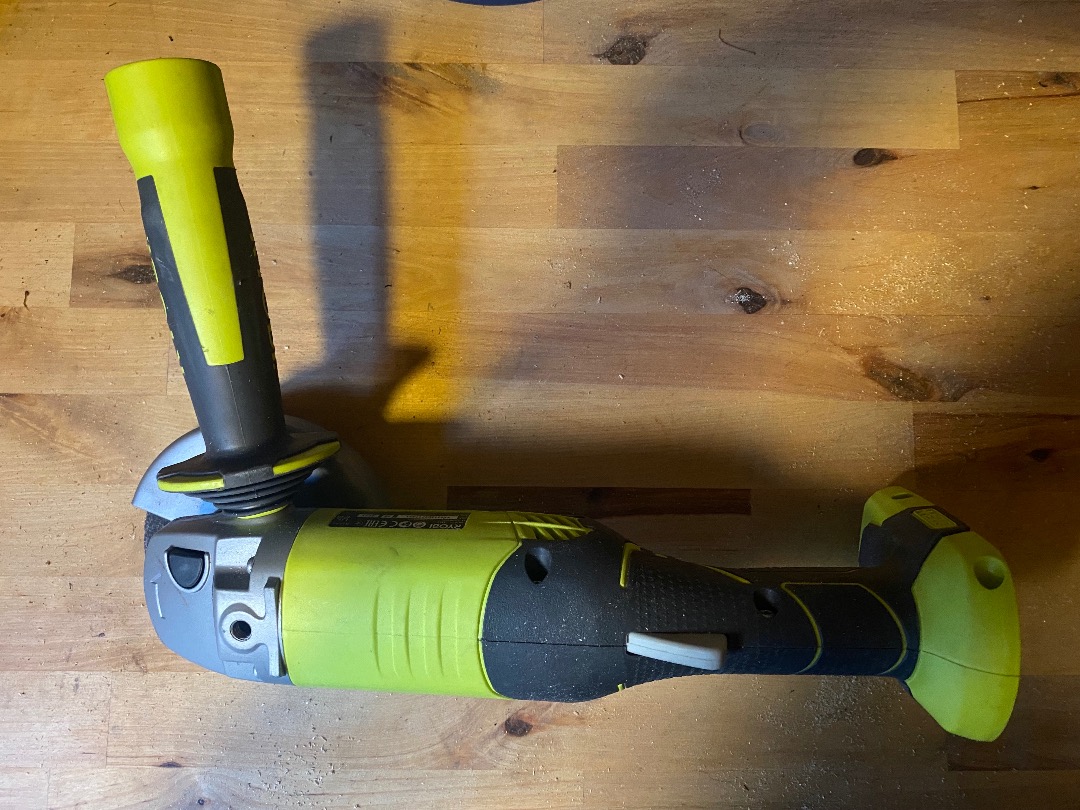 Vinkelsliper med batteri og lader