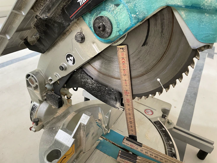 Makita eldriven kombisåg