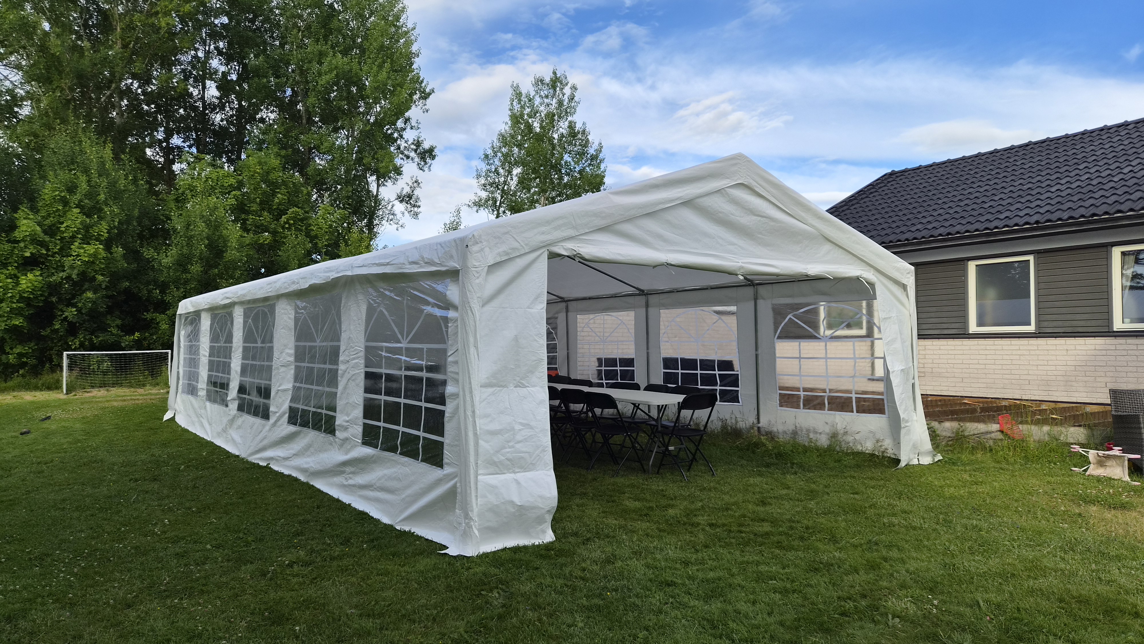 Partytält 5x10m med stolar och bord