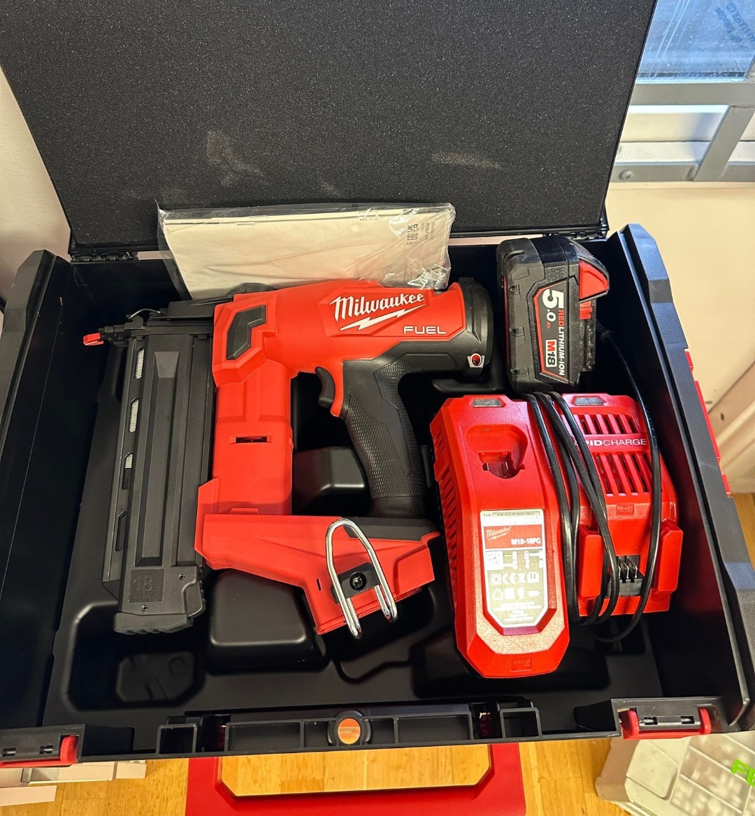 Milwaukee proffs dyckertpistol/ batteridriven