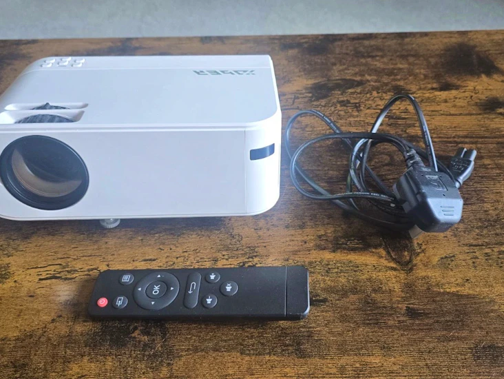 Yaber v2 mini projector