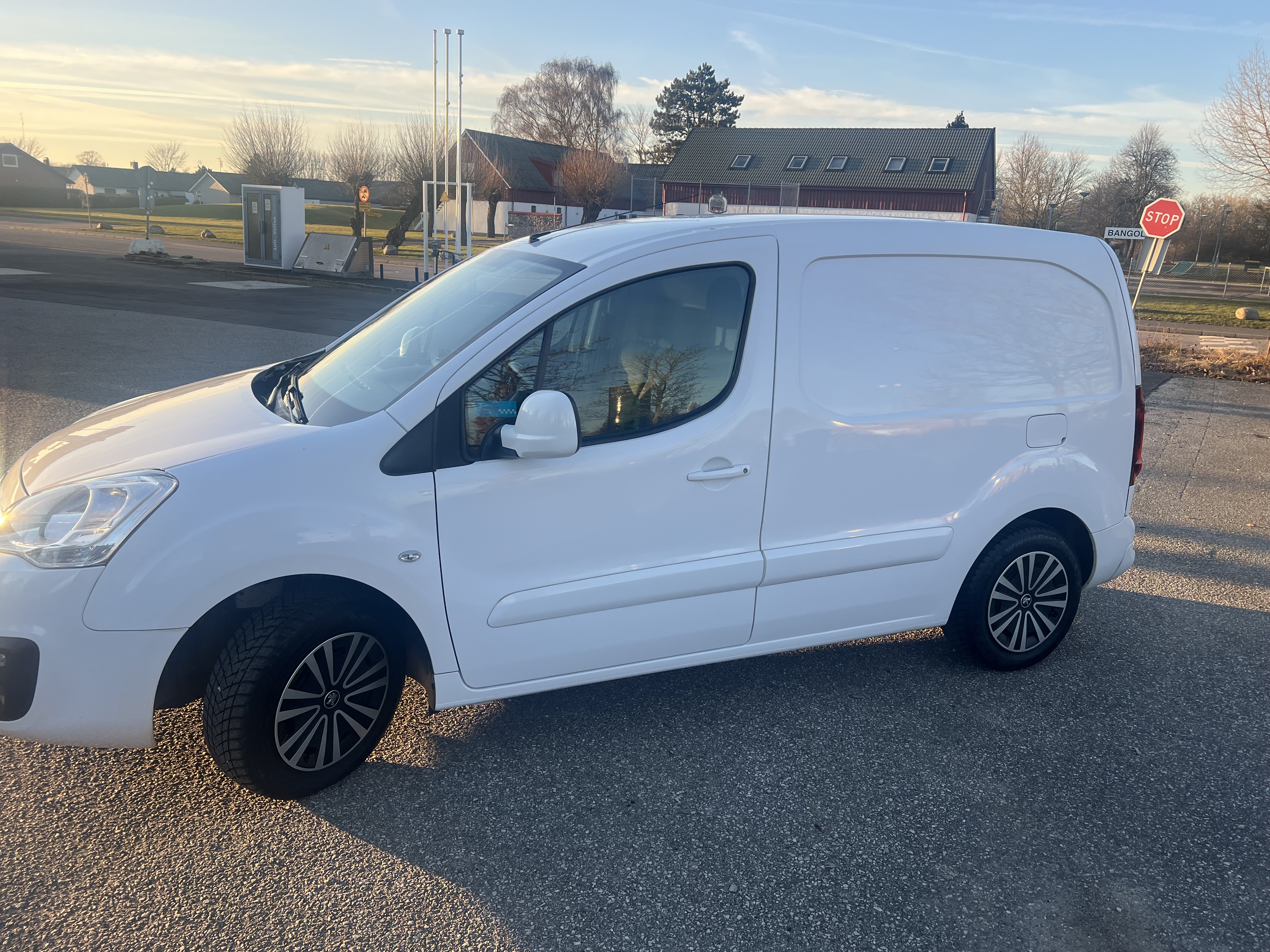 Skåpbil med dragkrok