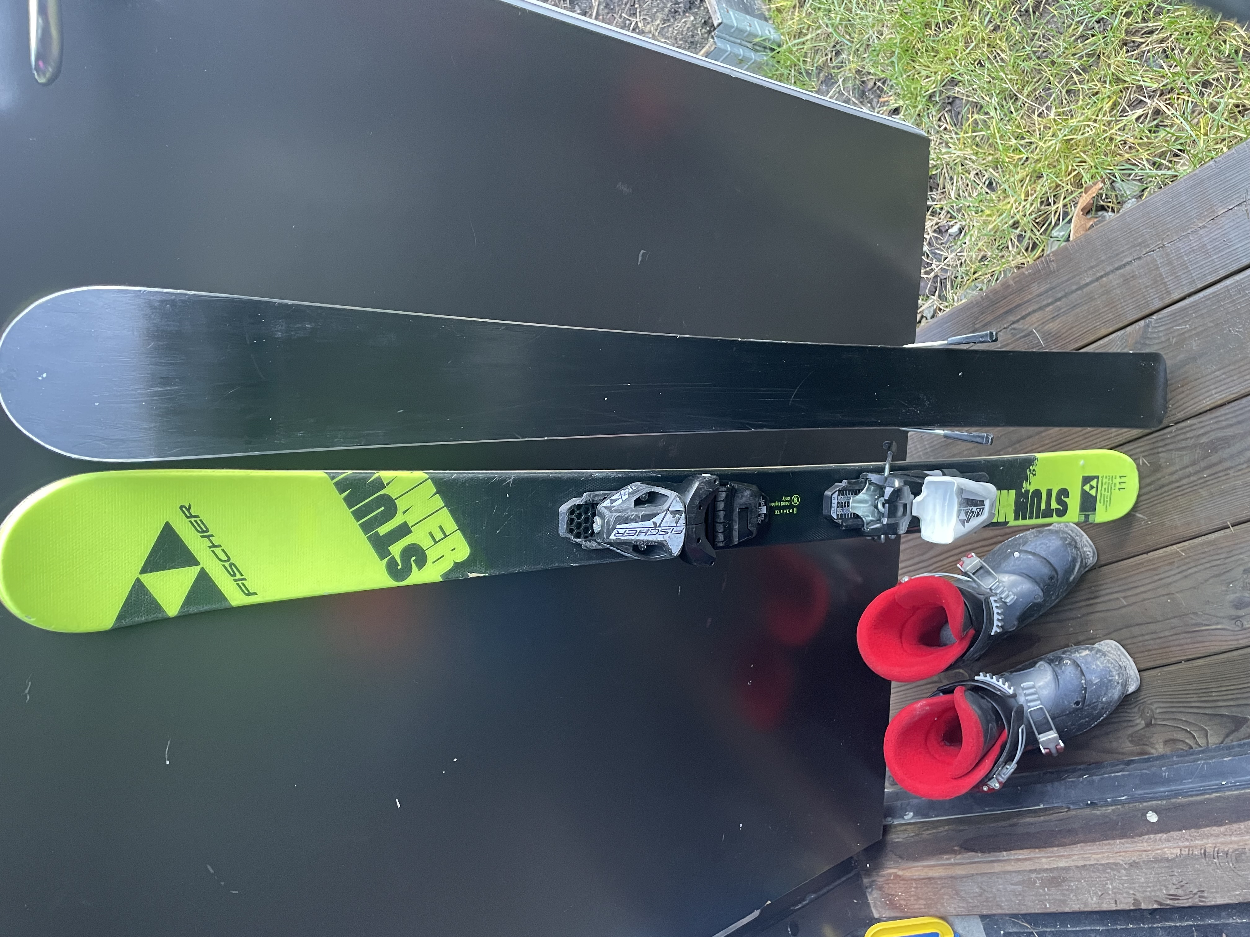 Barnpaket! skidor 110, pjäxor och hjälm 