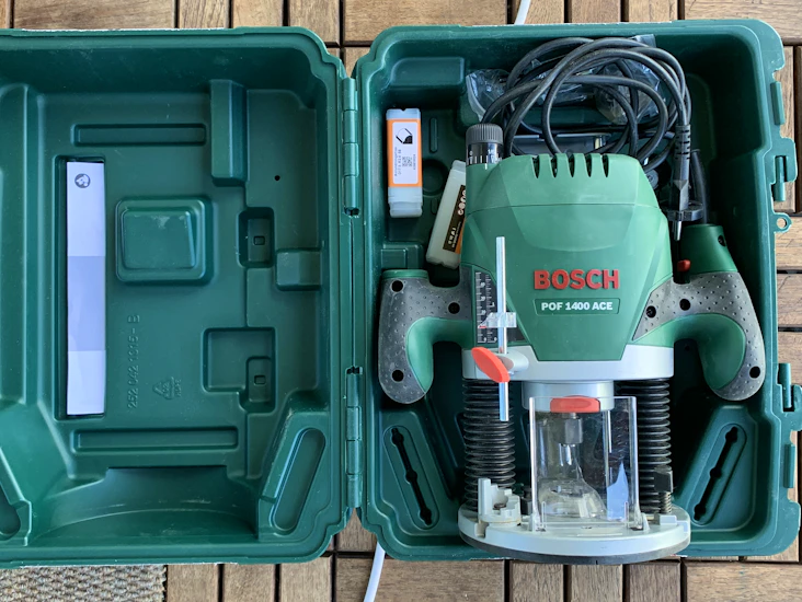 Handöverfräs bosch pof 1400 aec + stål