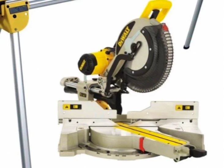 Stor kapp og gjærsag med stativ.