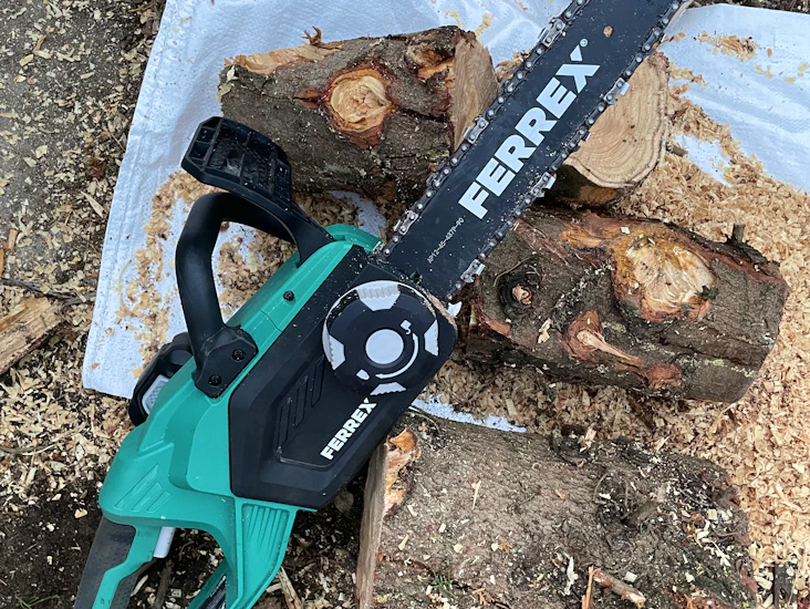 Battery powered chainsaw