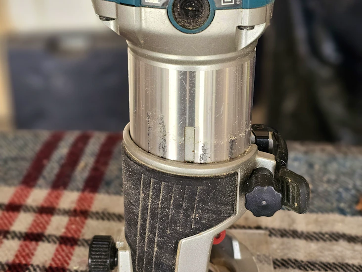 Makita plunge router