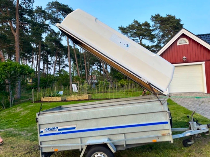 Släpvagn med kåpa