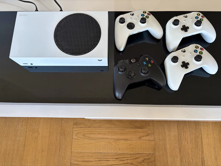 Xbox series s + 4 handkontroller