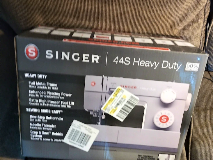 Singer44s heavy duty sewing machine