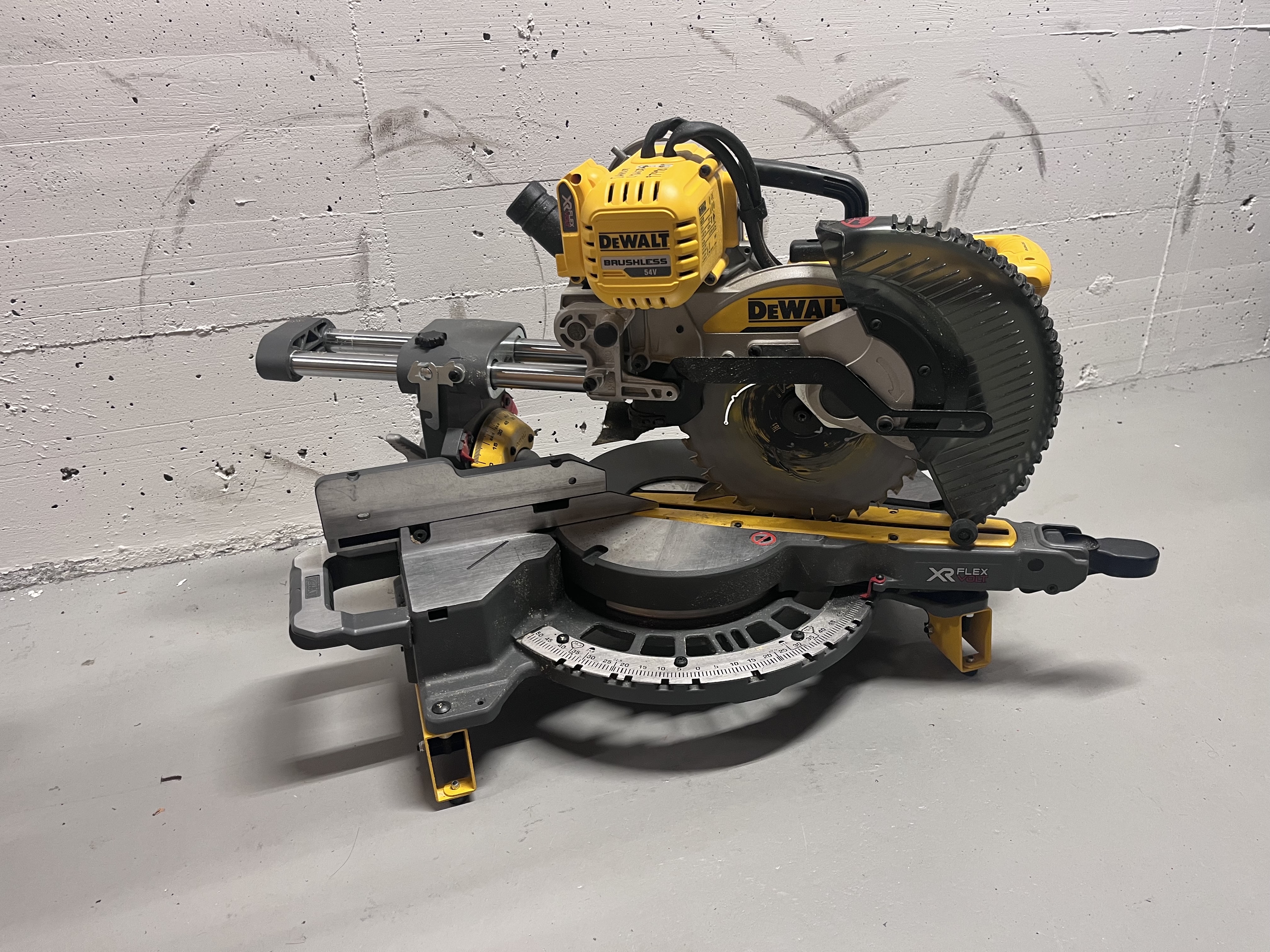 Liste- og forepakke dewalt.