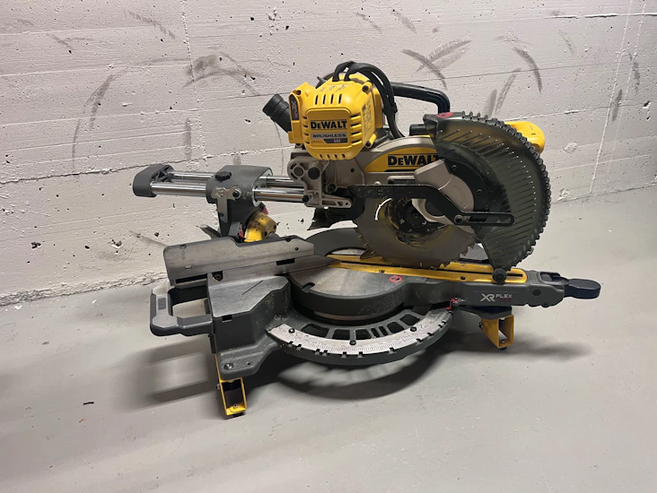 Liste- og forepakke dewalt.